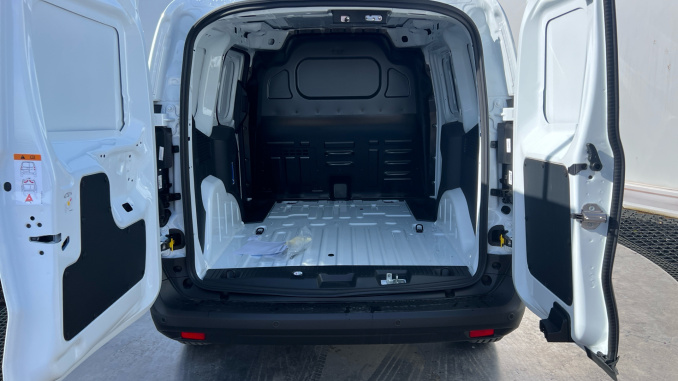 Ford Transit Courier Diesel 1.5 EcoBlue Limited Van - Image 4